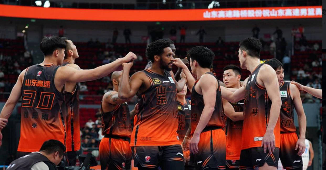 乐鱼体育 官方平台-里程碑夜！山东男篮伤情更新，CBA季后赛赛后刷纪录，气氛紧张，球队文化再被提及
