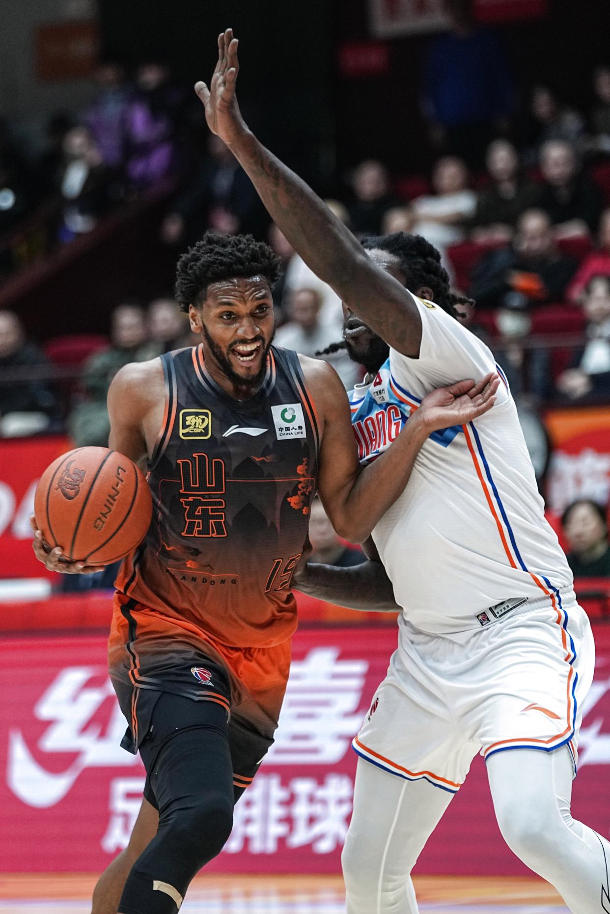 乐鱼中国官网-CBA常规赛赛程吃紧；葡萄牙体育今晚完成体检；气氛紧张；团队化学反应显著